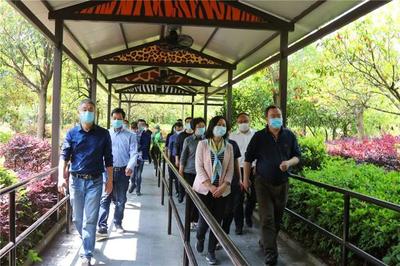 省文旅厅厅长褚子育到杭州野生动物世界检查指导防疫和接待工作